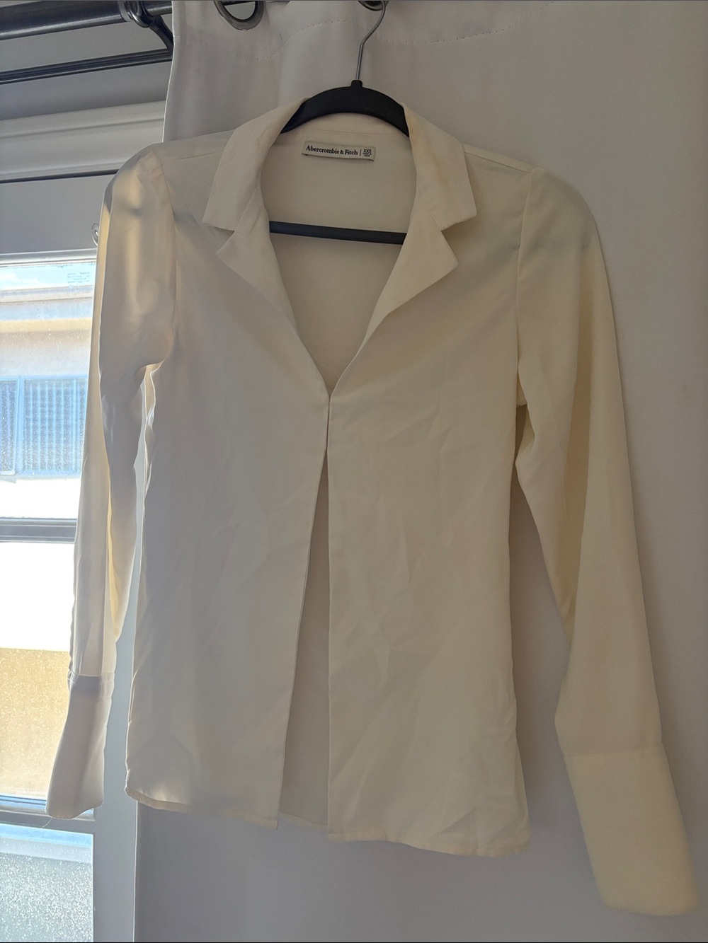 Abercrombie & Fitch Ivory Button-Front Long Sleeve Blouse